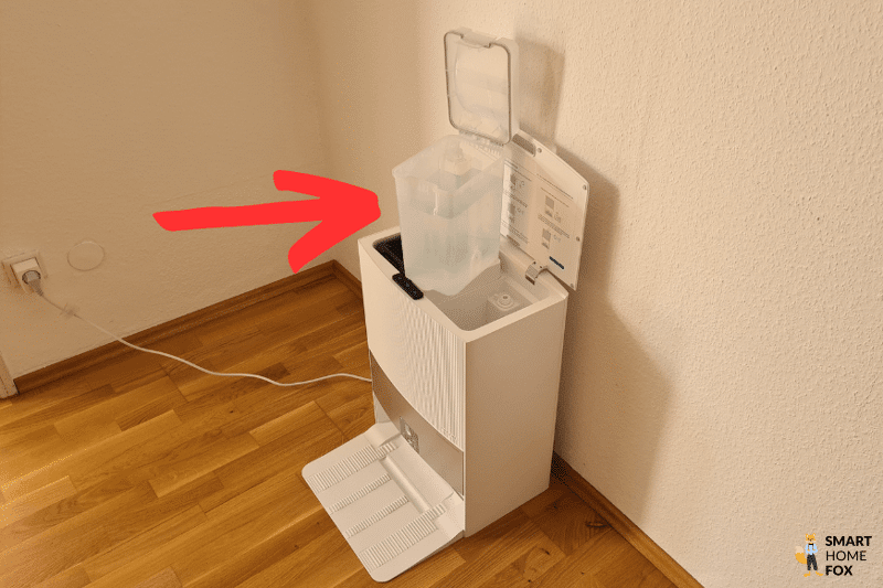 Виден резервуар для чистой воды базовой станции Dreame L20 Ultra.